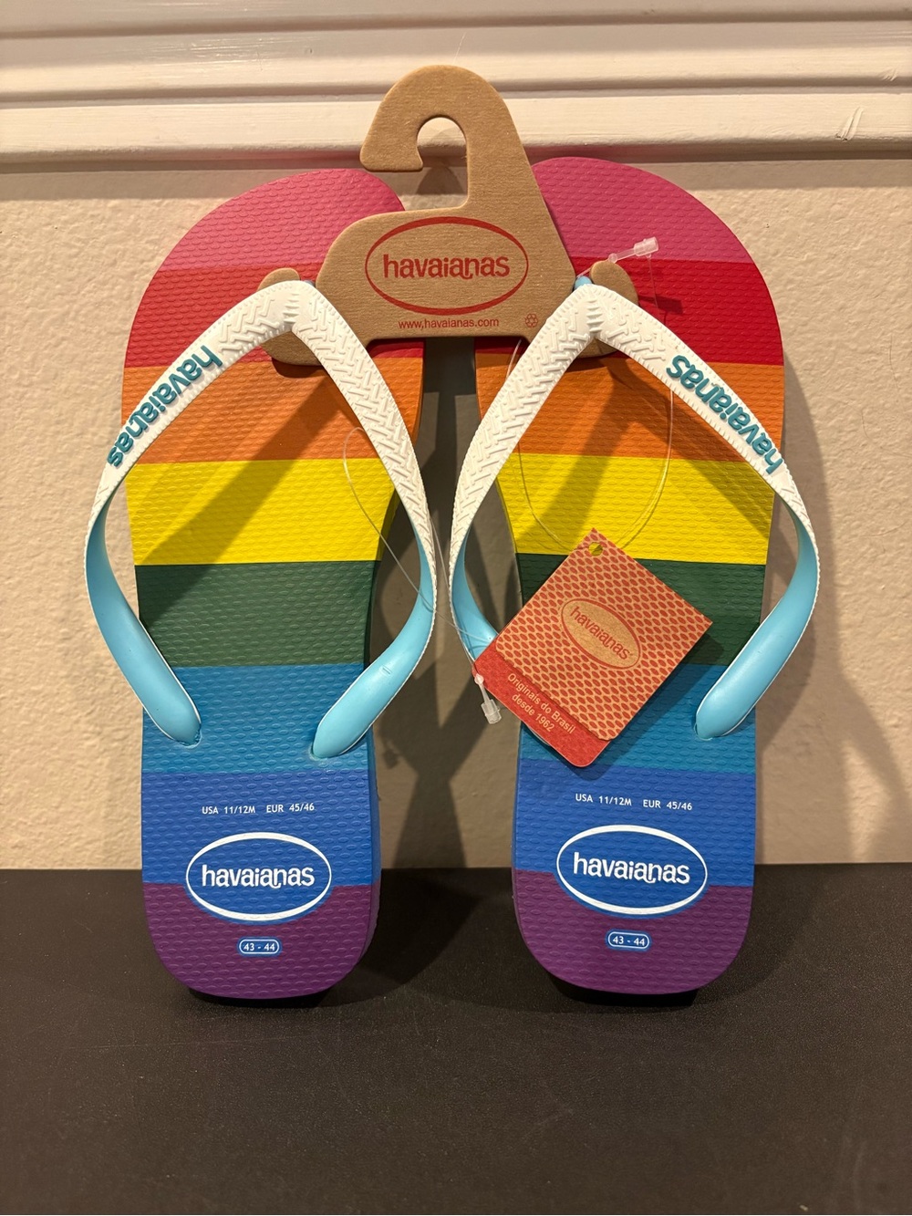 Havaianas Rainbow Thong Flip Flops Pride LGBTQ+ Sandal Men’s Size 11 / 12
